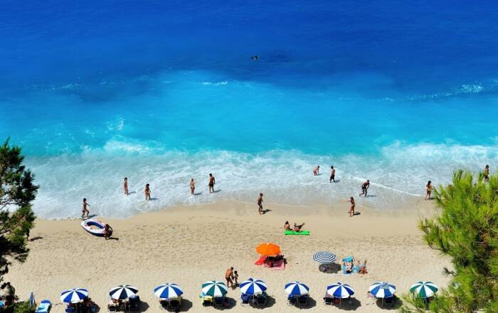 come piantare un ombrellone sulla spiaggia